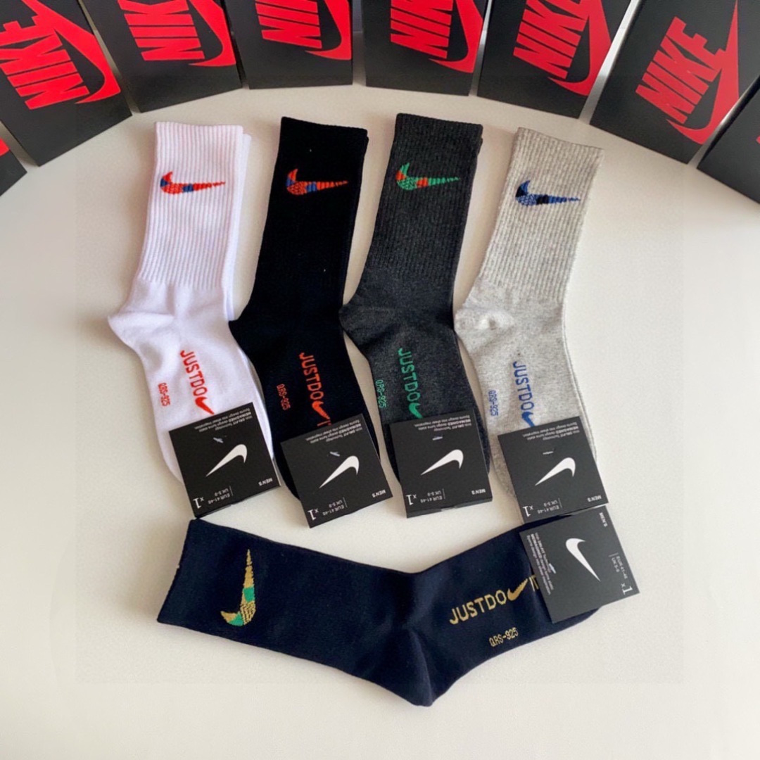 💛配专柜包装NIKE（耐克）新款中长款堆堆袜袜子！一盒五双，专柜同步筒袜袜子，💛大牌出街，潮人必备。超好