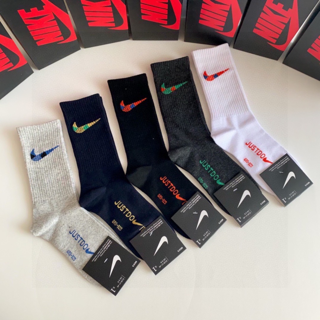 💛配专柜包装NIKE（耐克）新款中长款堆堆袜袜子！一盒五双，专柜同步筒袜袜子，💛大牌出街，潮人必备。超好
