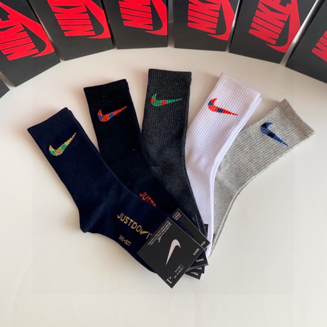 💛配专柜包装NIKE（耐克）新款中长款堆堆袜袜子！一盒五双，专柜同步筒袜袜子，💛大牌出街，潮人必备。超好