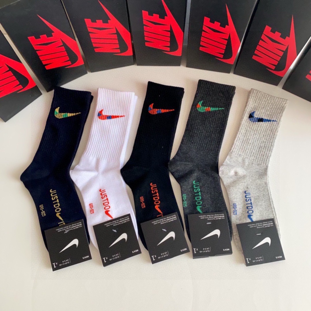 💛配专柜包装NIKE（耐克）新款中长款堆堆袜袜子！一盒五双，专柜同步筒袜袜子，💛大牌出街，潮人必备。超好