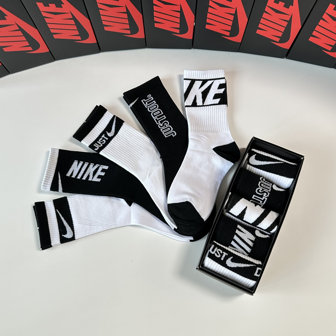 💛配包装NIKE（耐克）新款中长款堆堆袜袜子！一盒五双， 专柜同步筒款袜子，💛大牌出街，潮人必备。超好搭