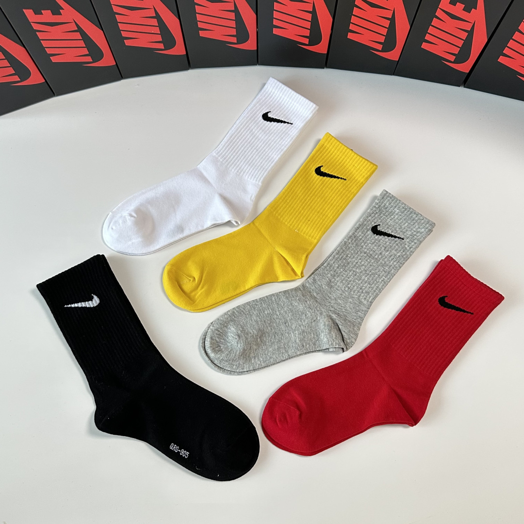 💛配包装NIKE（耐克）新款中长款堆堆袜袜子！一盒五双， 专柜同步筒款袜子，💛大牌出街，潮人必备。超好搭