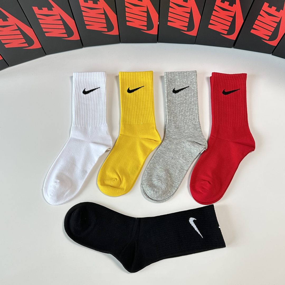 💛配包装NIKE（耐克）新款中长款堆堆袜袜子！一盒五双， 专柜同步筒款袜子，💛大牌出街，潮人必备。超好搭
