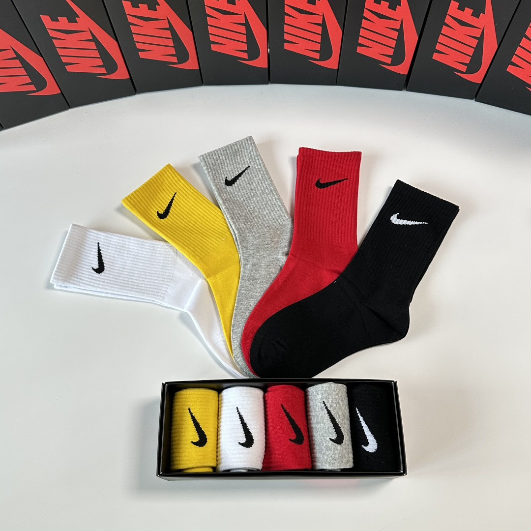 💛配包装NIKE（耐克）新款中长款堆堆袜袜子！一盒五双， 专柜同步筒款袜子，💛大牌出街，潮人必备。超好搭
