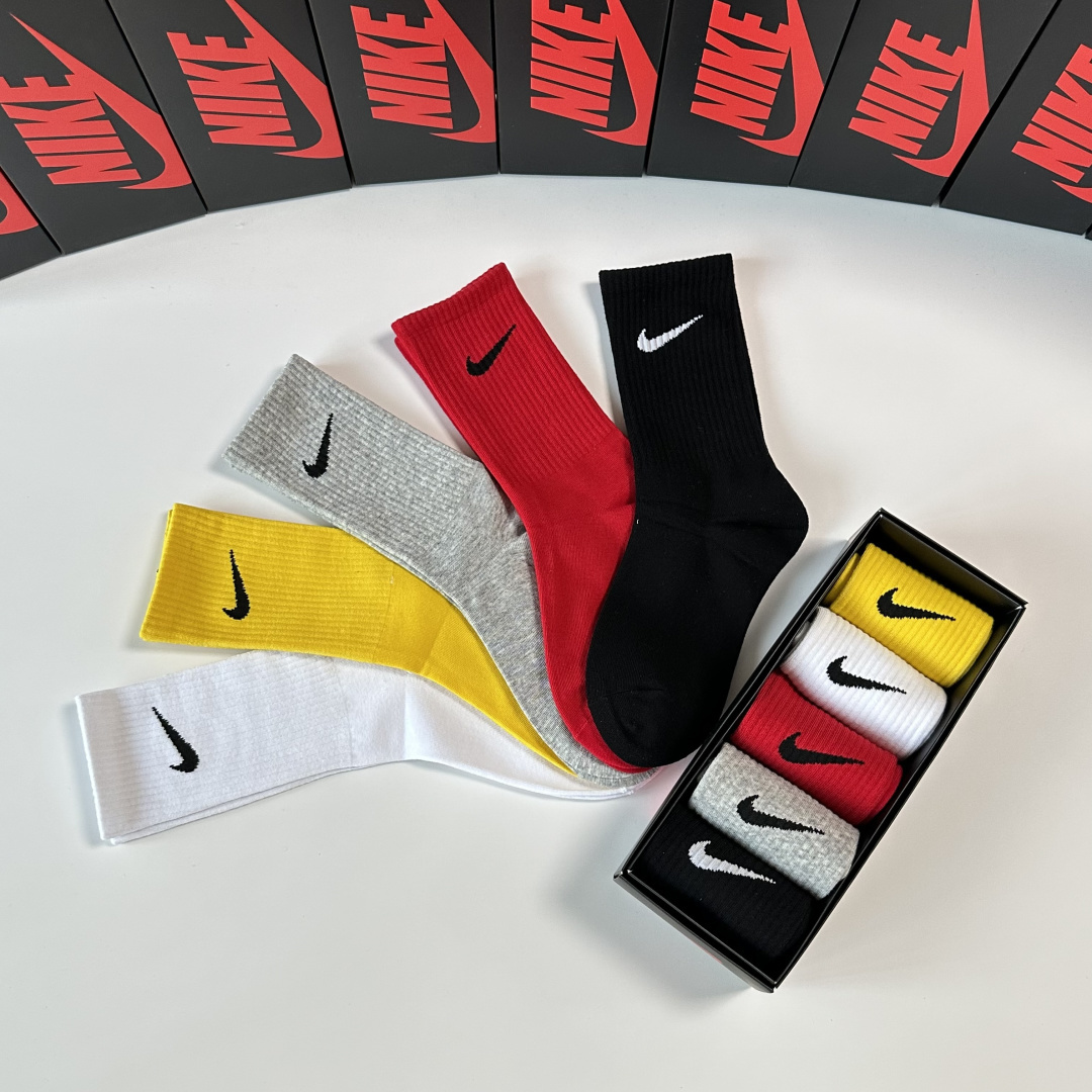 💛配包装NIKE（耐克）新款中长款堆堆袜袜子！一盒五双， 专柜同步筒款袜子，💛大牌出街，潮人必备。超好搭