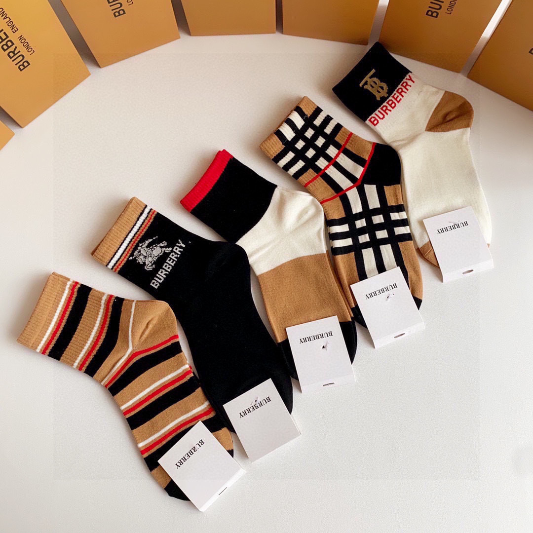 💛配专柜包装Burberry （巴宝莉）新款中长款堆堆袜袜子！一盒五双，专柜同步筒袜袜子，💛大牌出街，潮