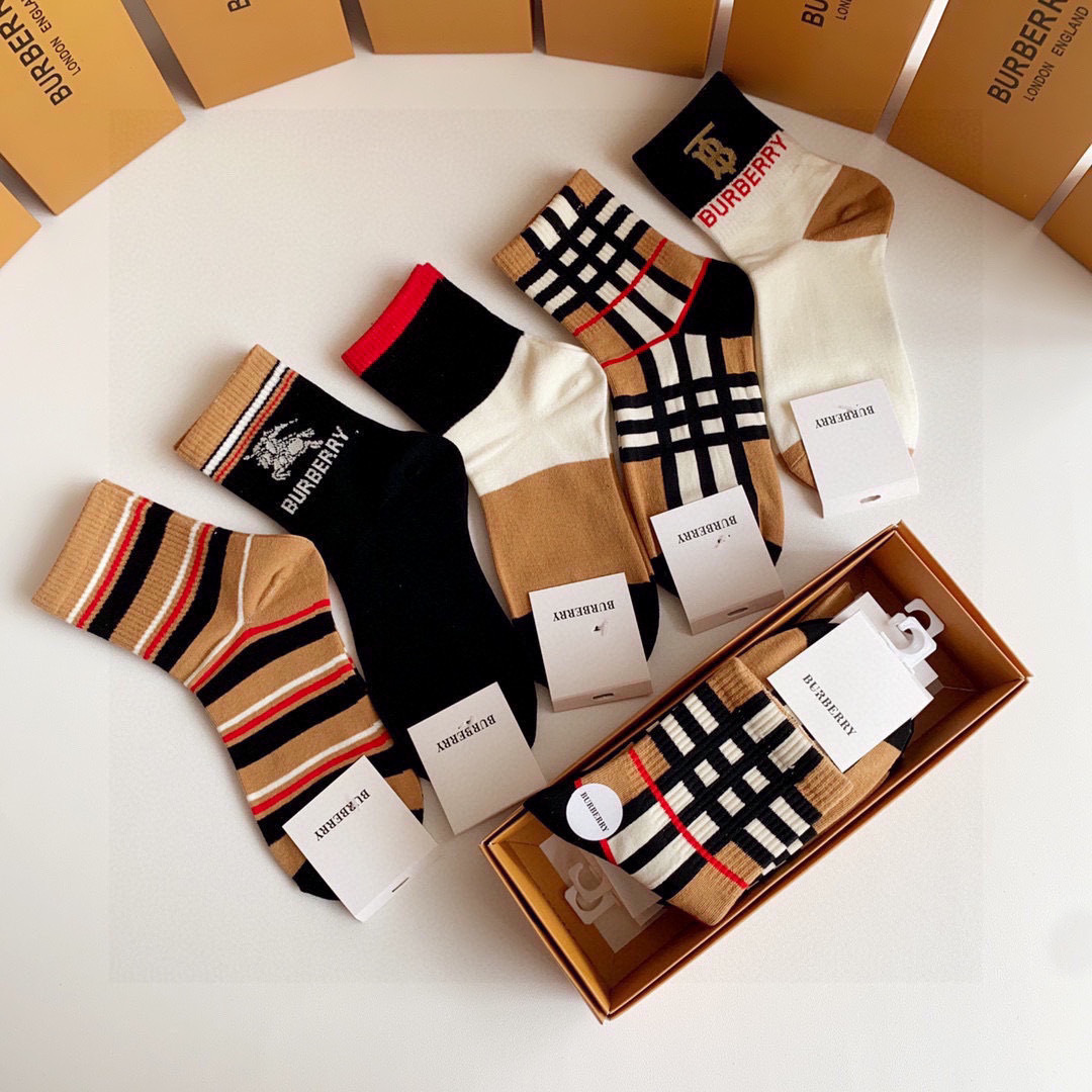 💛配专柜包装Burberry （巴宝莉）新款中长款堆堆袜袜子！一盒五双，专柜同步筒袜袜子，💛大牌出街，潮
