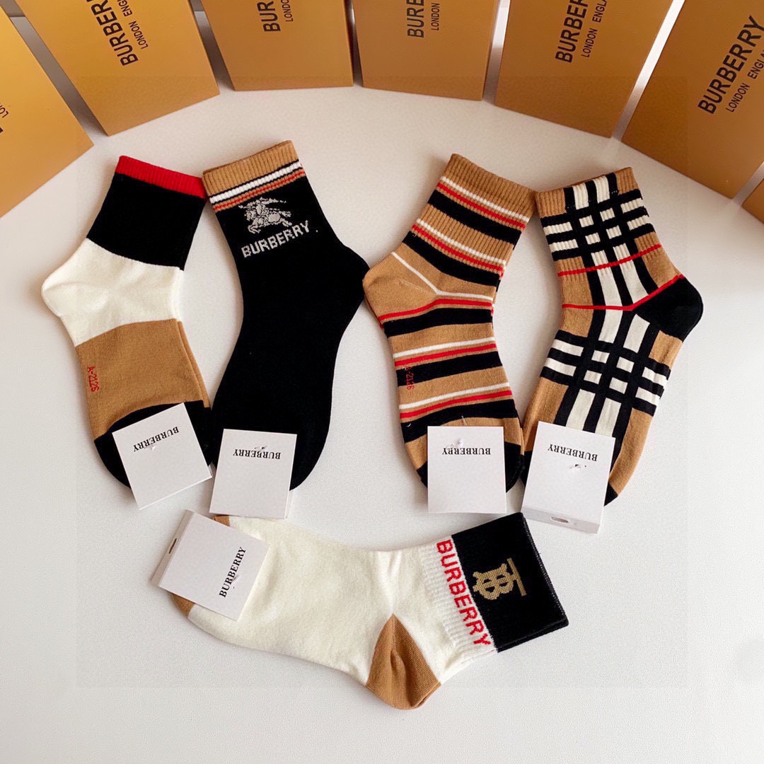 💛配专柜包装Burberry （巴宝莉）新款中长款堆堆袜袜子！一盒五双，专柜同步筒袜袜子，💛大牌出街，潮