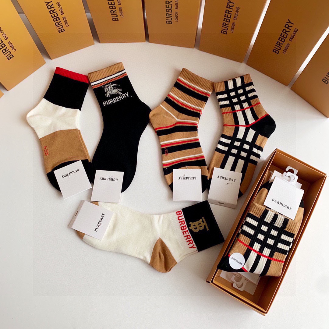 💛配专柜包装Burberry （巴宝莉）新款中长款堆堆袜袜子！一盒五双，专柜同步筒袜袜子，💛大牌出街，潮