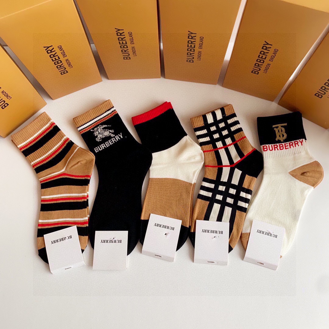 💛配专柜包装Burberry （巴宝莉）新款中长款堆堆袜袜子！一盒五双，专柜同步筒袜袜子，💛大牌出街，潮