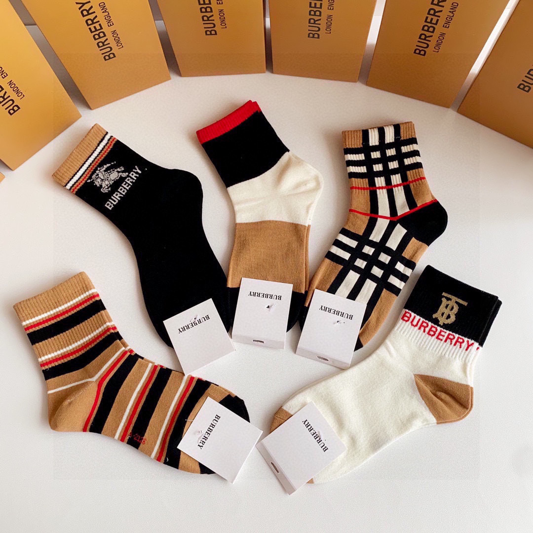 💛配专柜包装Burberry （巴宝莉）新款中长款堆堆袜袜子！一盒五双，专柜同步筒袜袜子，💛大牌出街，潮