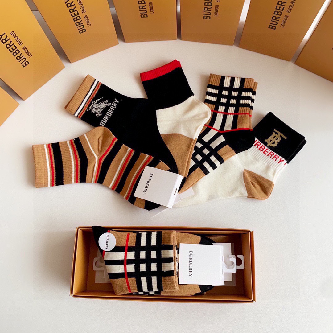 💛配专柜包装Burberry （巴宝莉）新款中长款堆堆袜袜子！一盒五双，专柜同步筒袜袜子，💛大牌出街，潮