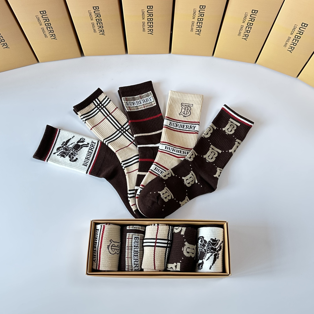 💛配专柜包装Burberry （巴宝莉）新款中长款堆堆袜袜子！一盒五双，专柜同步筒袜袜子，💛大牌出街，潮