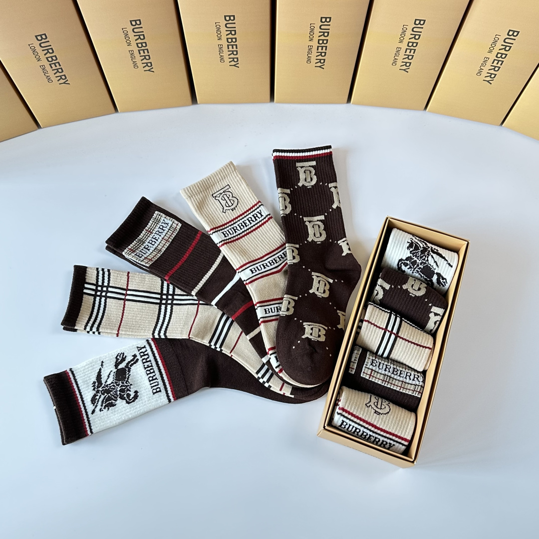 💛配专柜包装Burberry （巴宝莉）新款中长款堆堆袜袜子！一盒五双，专柜同步筒袜袜子，💛大牌出街，潮