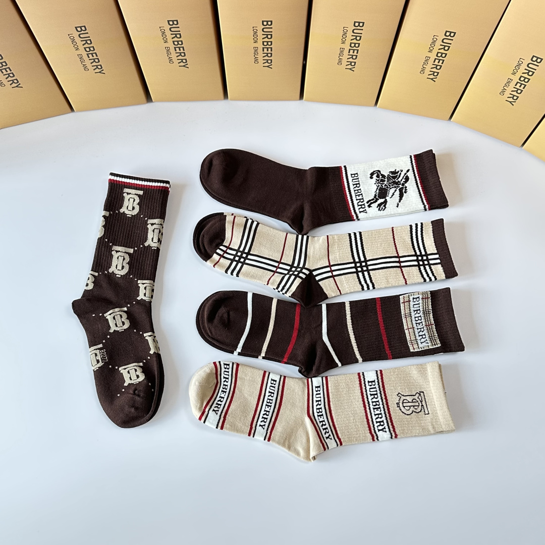 💛配专柜包装Burberry （巴宝莉）新款中长款堆堆袜袜子！一盒五双，专柜同步筒袜袜子，💛大牌出街，潮