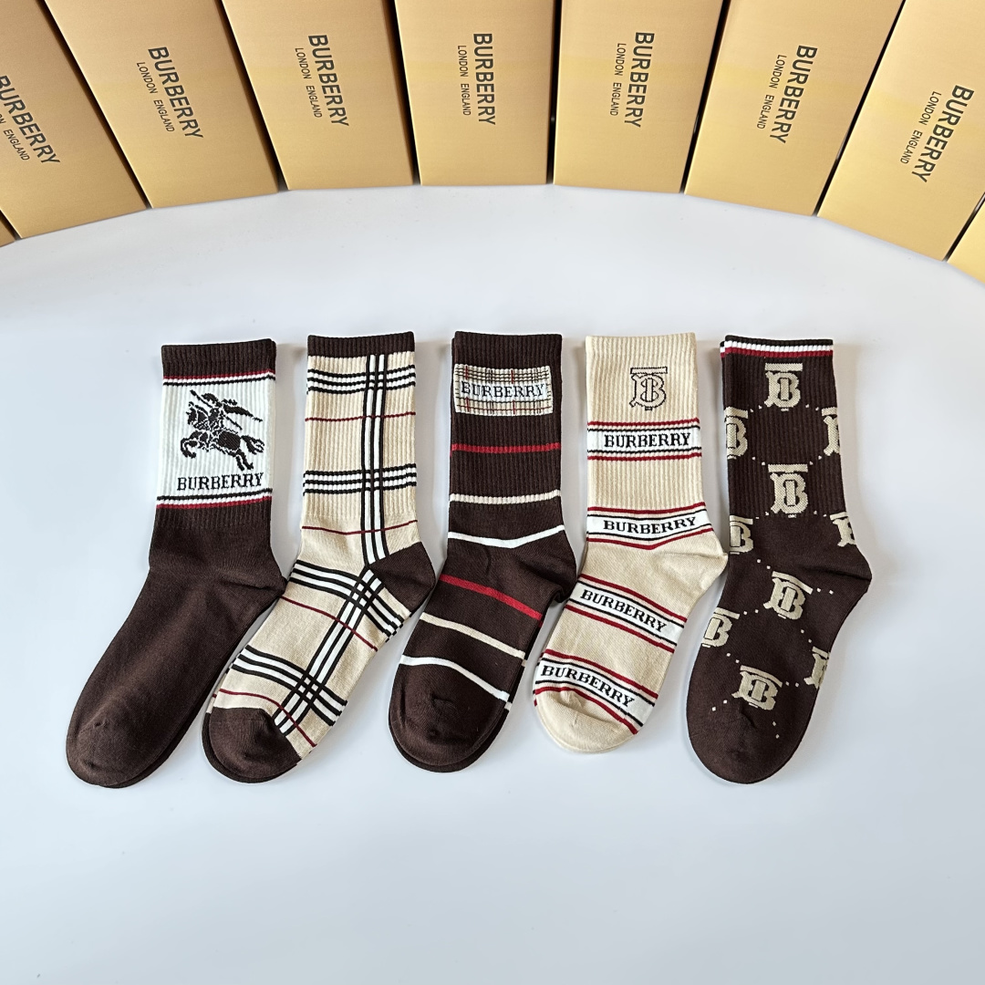 💛配专柜包装Burberry （巴宝莉）新款中长款堆堆袜袜子！一盒五双，专柜同步筒袜袜子，💛大牌出街，潮