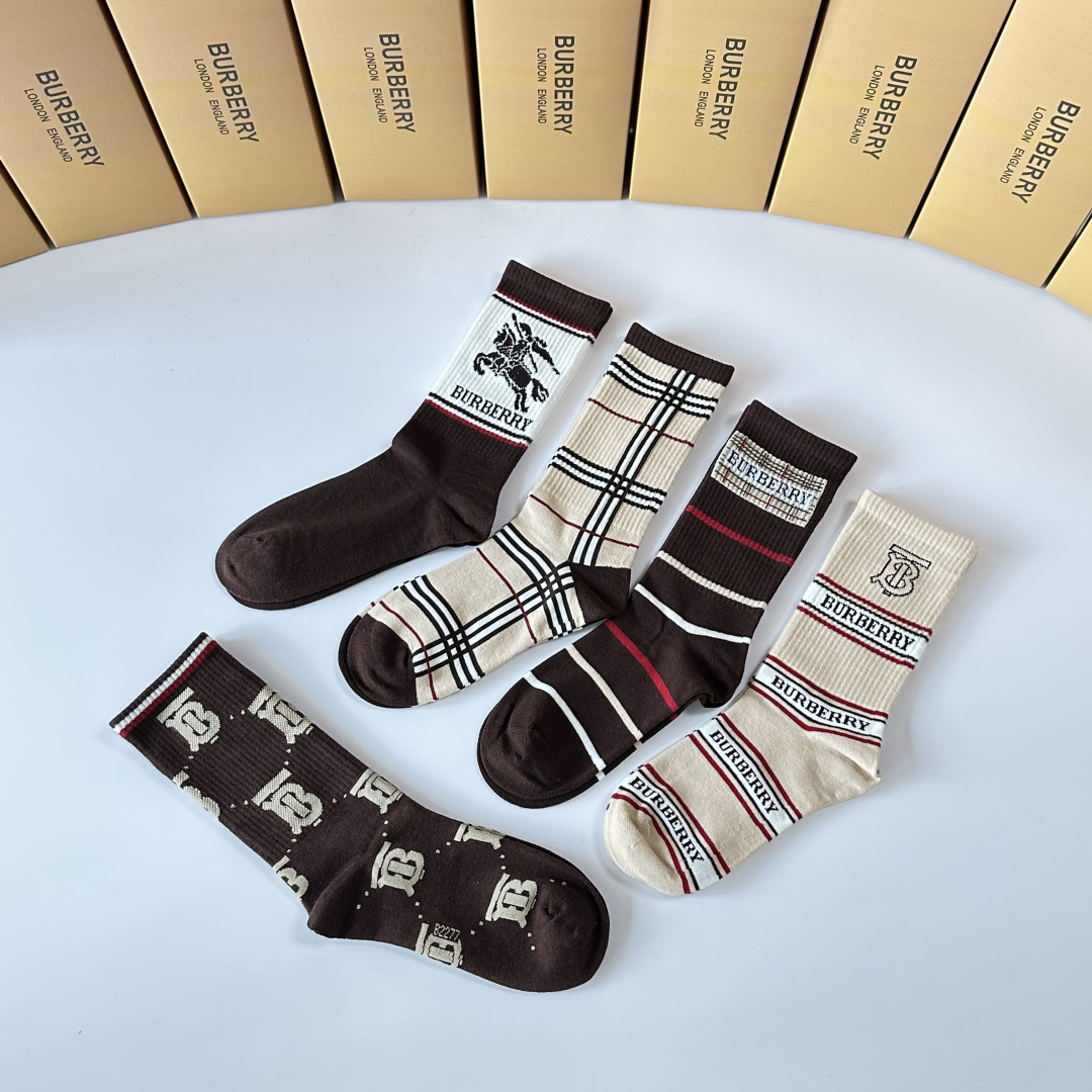 💛配专柜包装Burberry （巴宝莉）新款中长款堆堆袜袜子！一盒五双，专柜同步筒袜袜子，💛大牌出街，潮