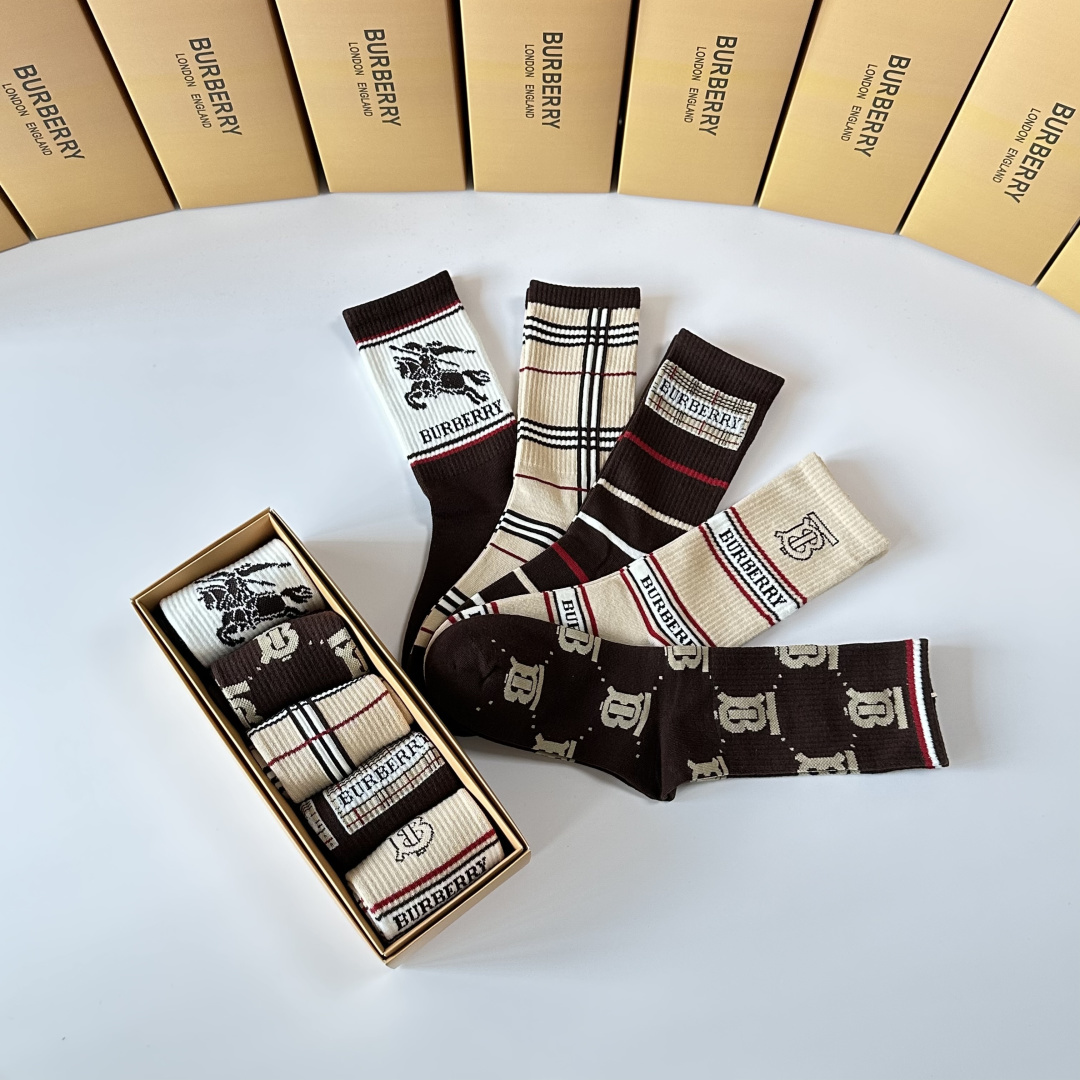 💛配专柜包装Burberry （巴宝莉）新款中长款堆堆袜袜子！一盒五双，专柜同步筒袜袜子，💛大牌出街，潮