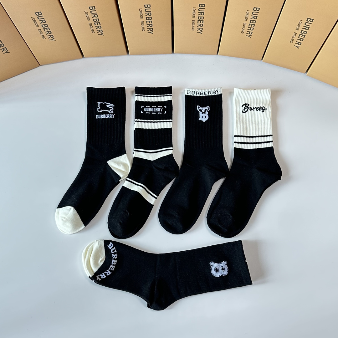 💛配包装Burberry （巴宝莉）新款中长款堆堆袜袜子！一盒五双， 专柜同步筒款袜子，💛大牌出街，潮人