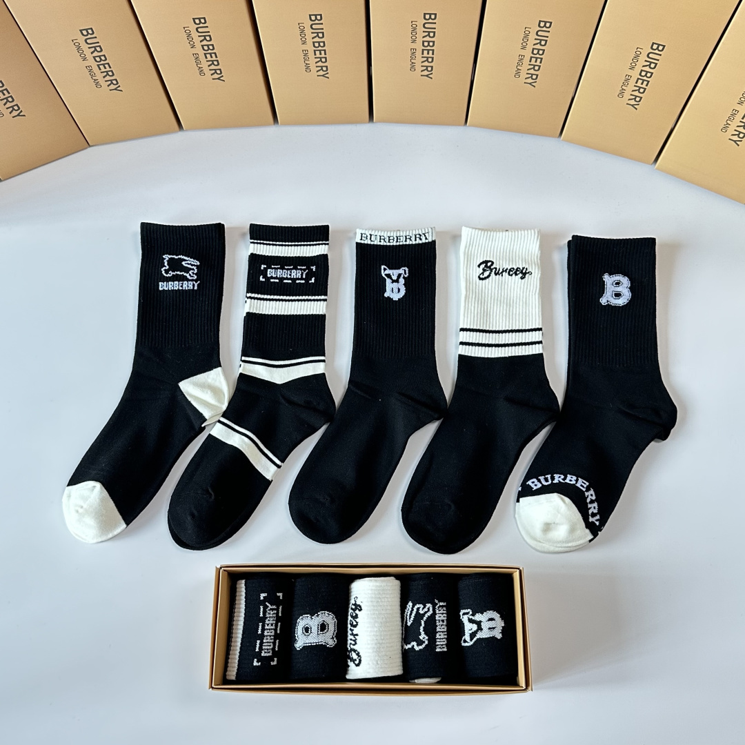 💛配包装Burberry （巴宝莉）新款中长款堆堆袜袜子！一盒五双， 专柜同步筒款袜子，💛大牌出街，潮人