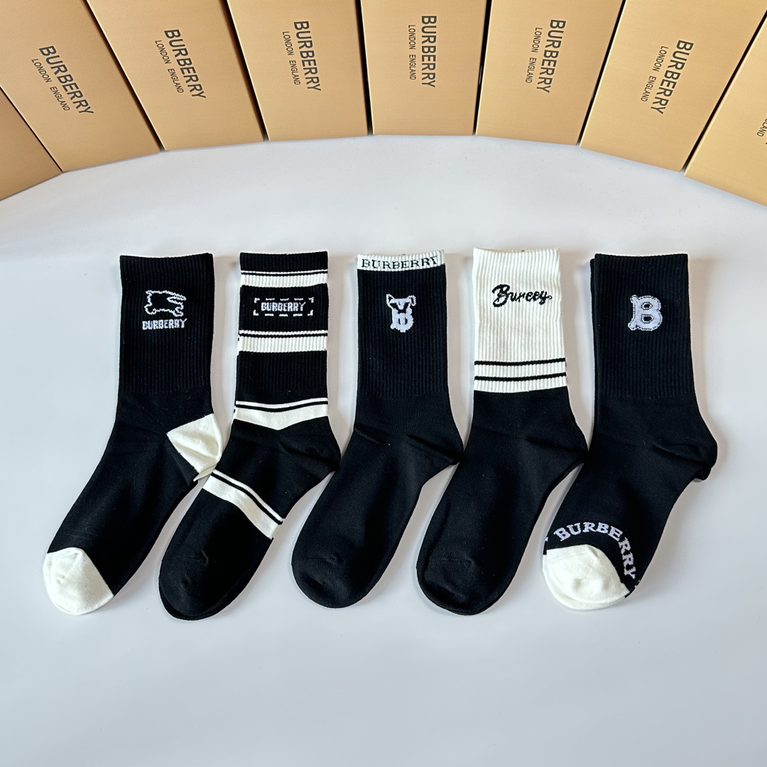 💛配包装Burberry （巴宝莉）新款中长款堆堆袜袜子！一盒五双， 专柜同步筒款袜子，💛大牌出街，潮人