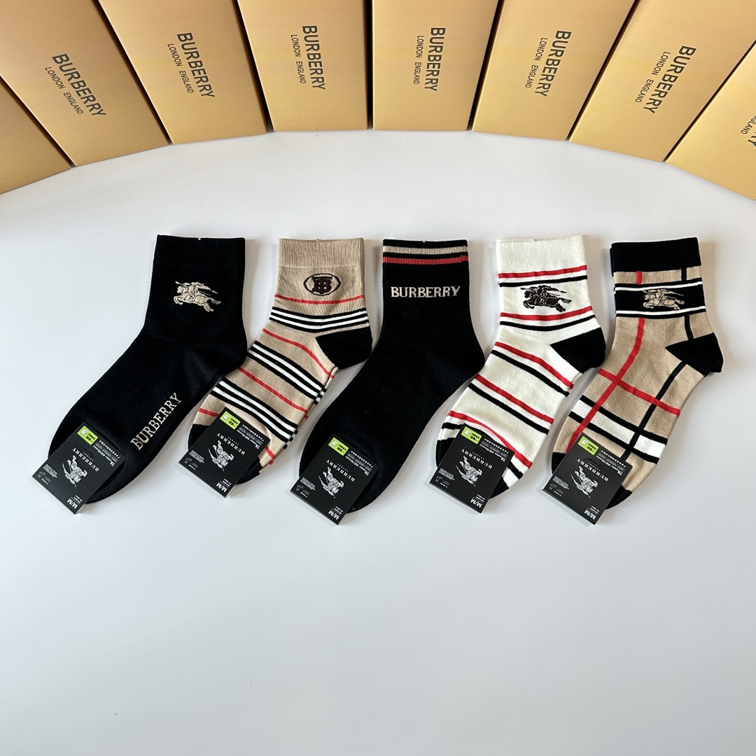 💛配专柜包装Burberry （巴宝莉）新款中长款堆堆袜袜子！一盒五双，专柜同步筒袜袜子，💛大牌出街，潮