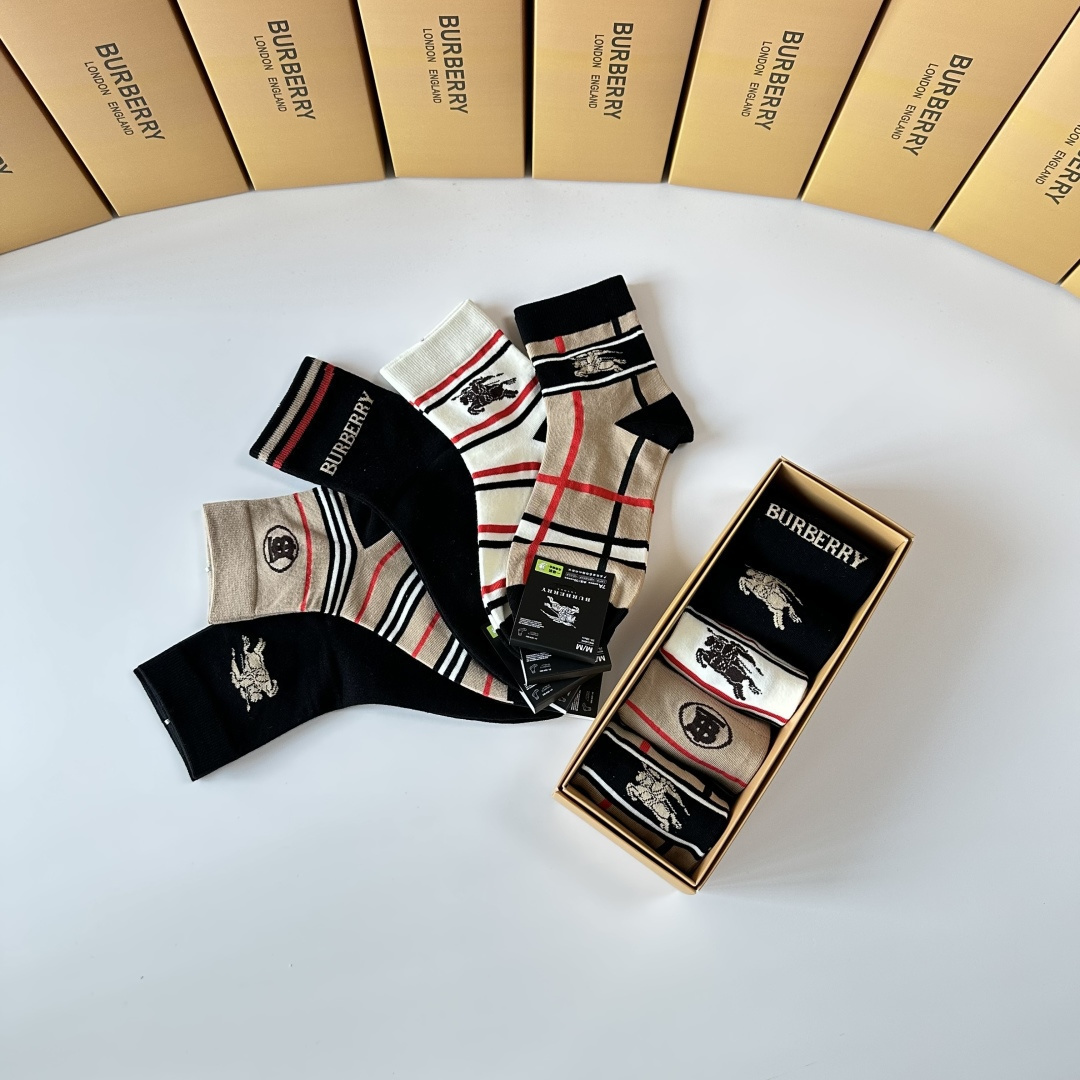 💛配专柜包装Burberry （巴宝莉）新款中长款堆堆袜袜子！一盒五双，专柜同步筒袜袜子，💛大牌出街，潮