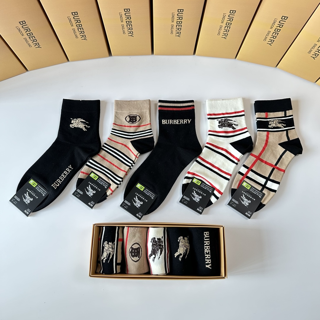 💛配专柜包装Burberry （巴宝莉）新款中长款堆堆袜袜子！一盒五双，专柜同步筒袜袜子，💛大牌出街，潮