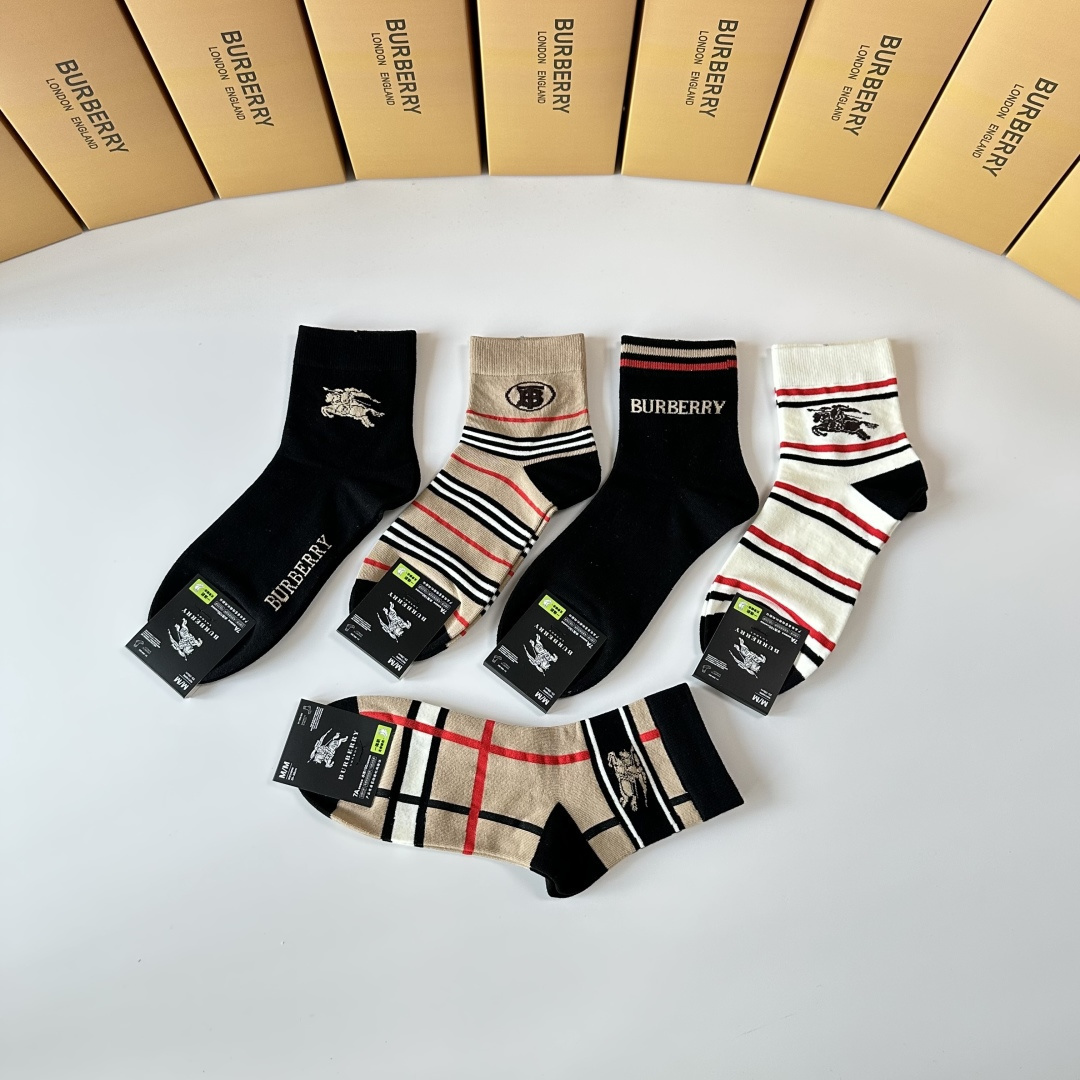 💛配专柜包装Burberry （巴宝莉）新款中长款堆堆袜袜子！一盒五双，专柜同步筒袜袜子，💛大牌出街，潮