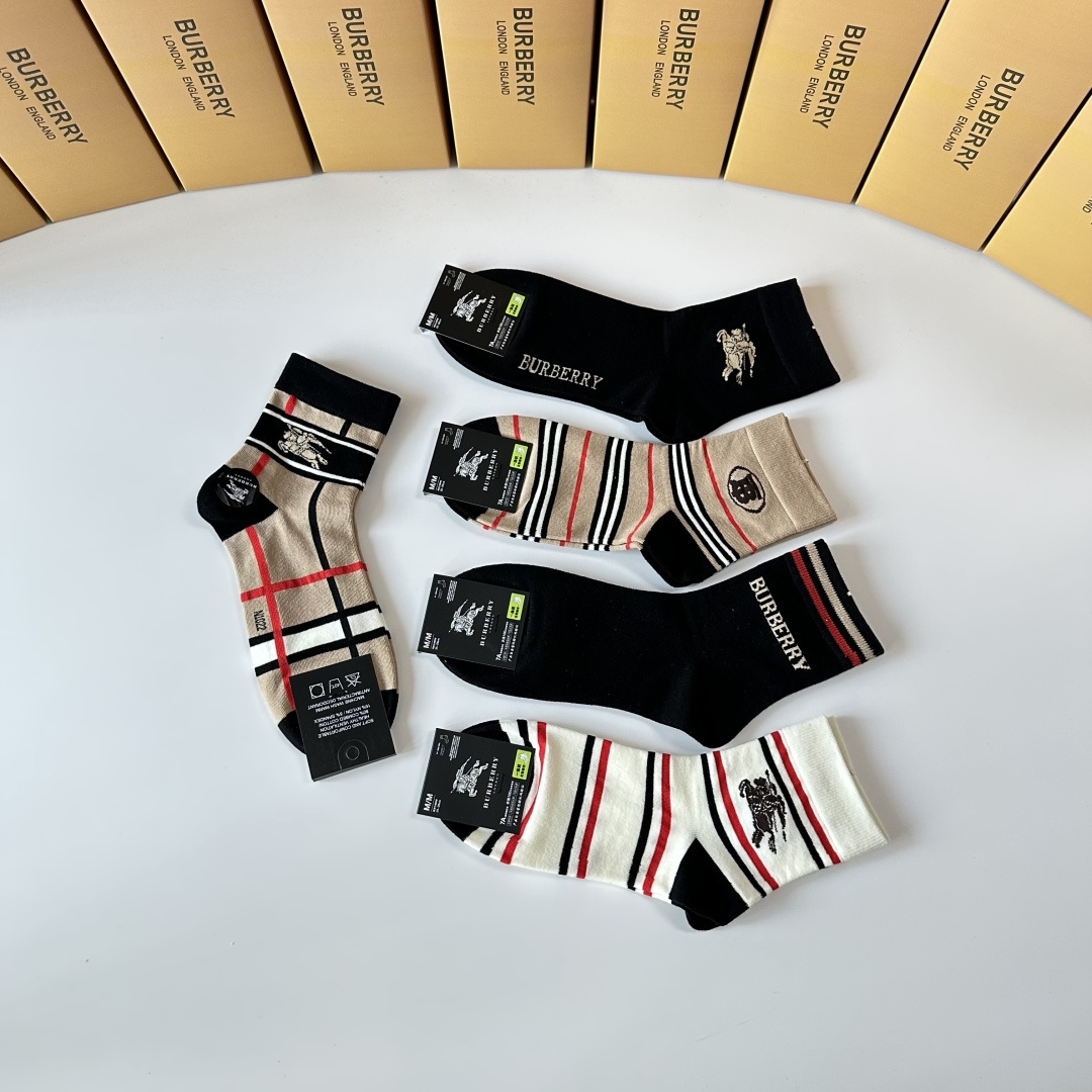 💛配专柜包装Burberry （巴宝莉）新款中长款堆堆袜袜子！一盒五双，专柜同步筒袜袜子，💛大牌出街，潮
