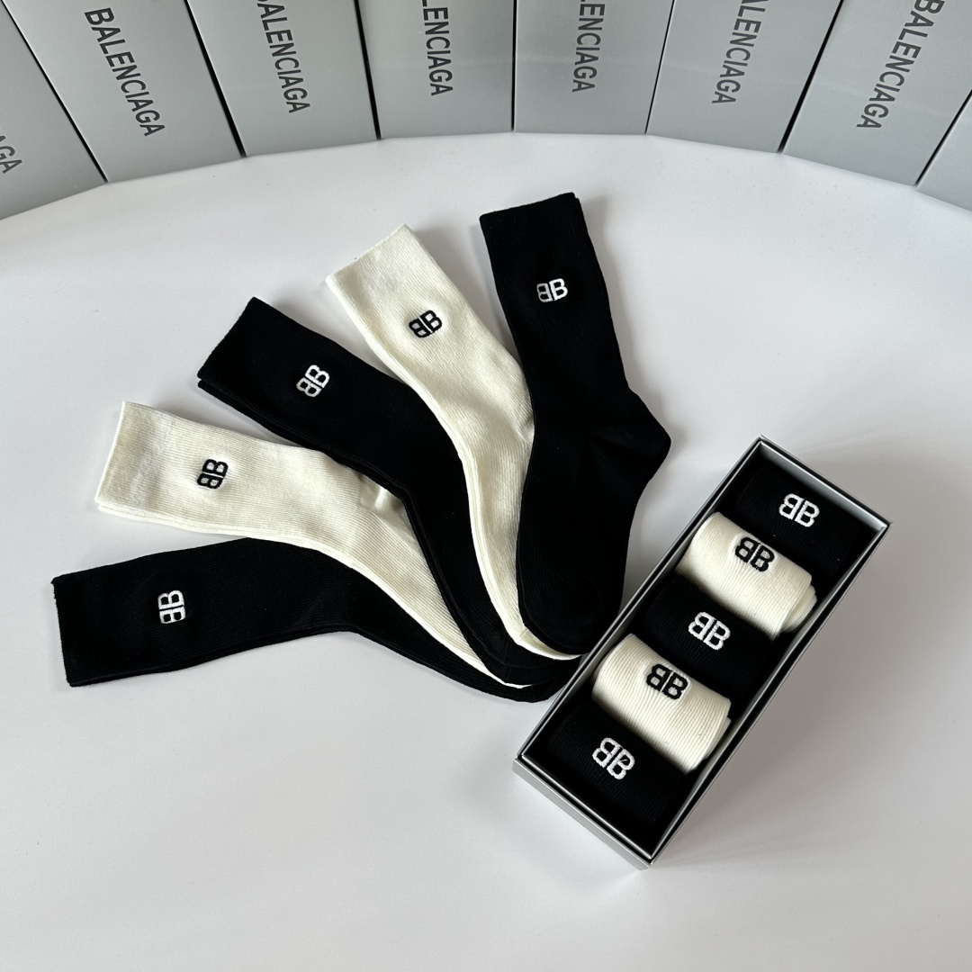 💛配包装Balenciaga （巴黎世家）新款羊绒中长款堆堆袜袜子！一盒五双， 专柜同步筒款袜子，💛大牌