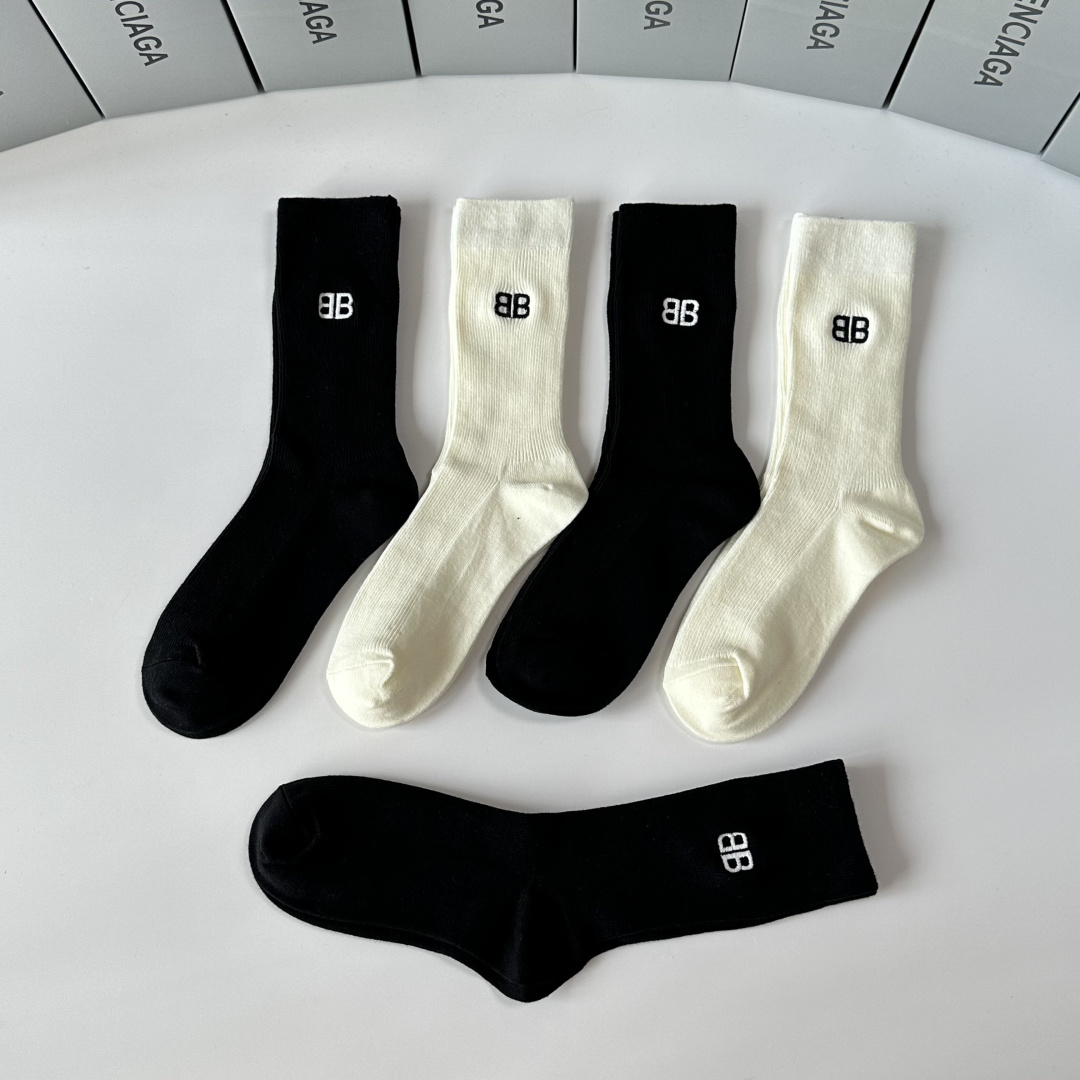 💛配包装Balenciaga （巴黎世家）新款羊绒中长款堆堆袜袜子！一盒五双， 专柜同步筒款袜子，💛大牌