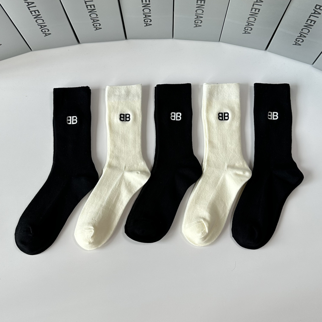 💛配包装Balenciaga （巴黎世家）新款羊绒中长款堆堆袜袜子！一盒五双， 专柜同步筒款袜子，💛大牌