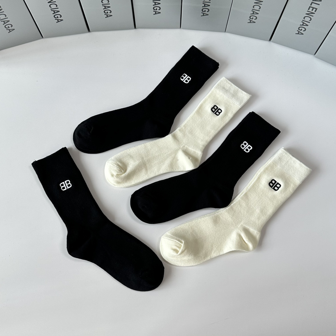 💛配包装Balenciaga （巴黎世家）新款羊绒中长款堆堆袜袜子！一盒五双， 专柜同步筒款袜子，💛大牌