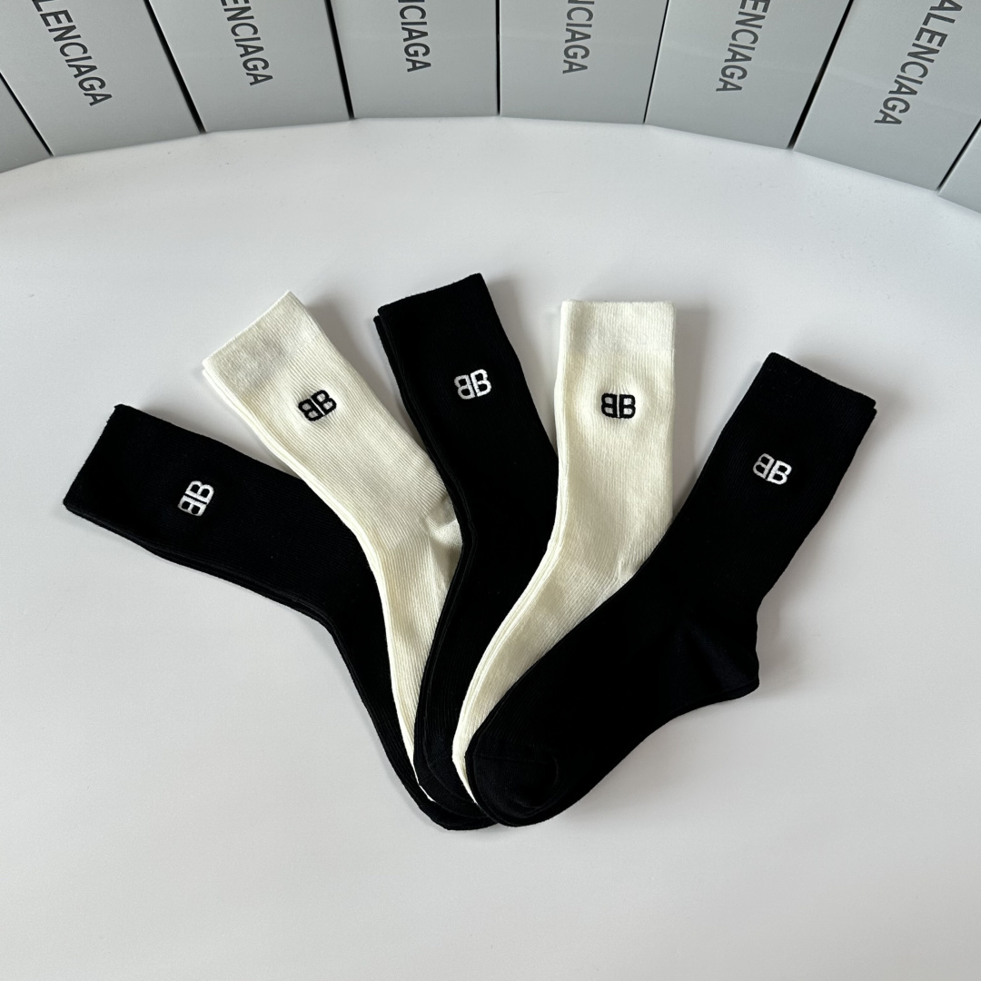💛配包装Balenciaga （巴黎世家）新款羊绒中长款堆堆袜袜子！一盒五双， 专柜同步筒款袜子，💛大牌