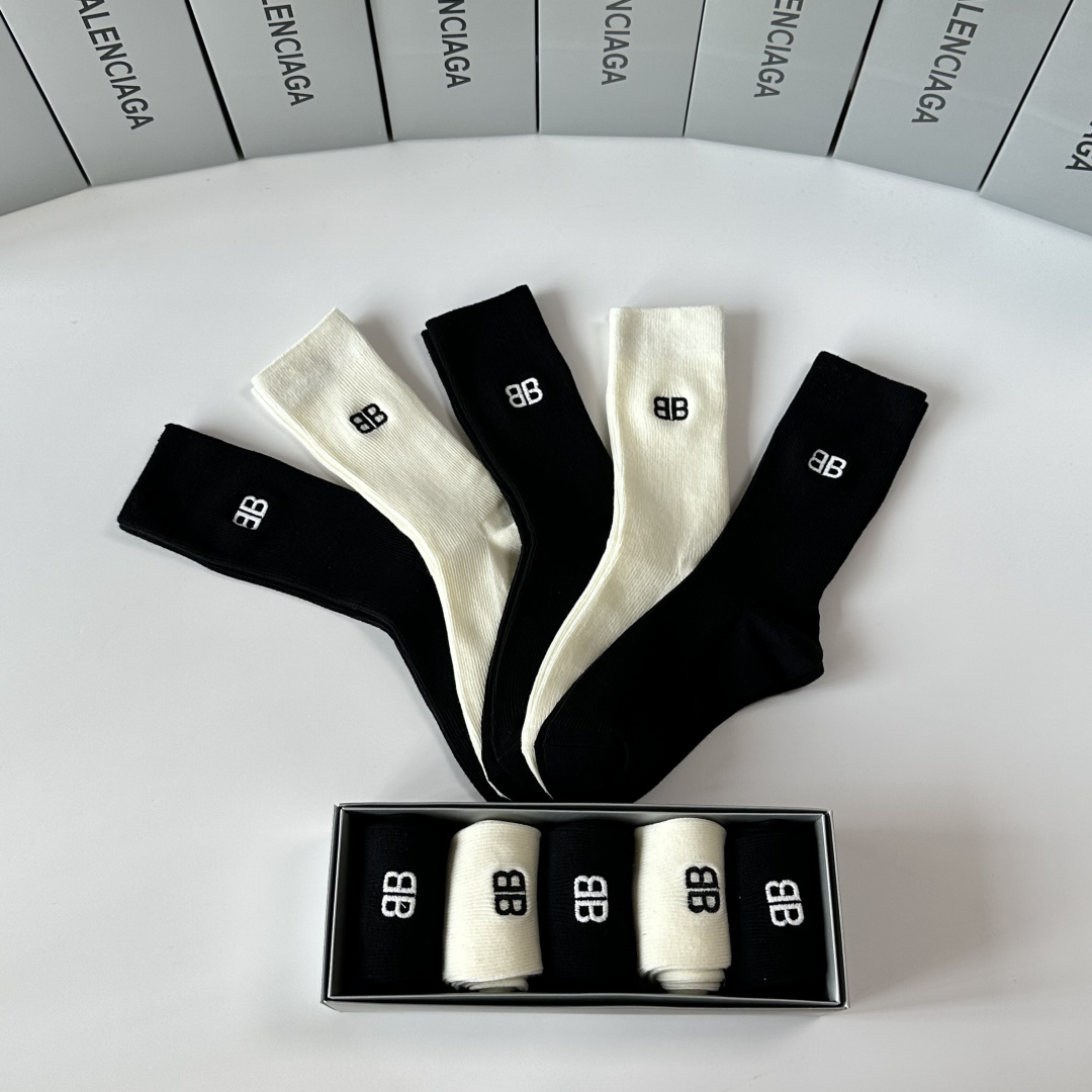 💛配包装Balenciaga （巴黎世家）新款羊绒中长款堆堆袜袜子！一盒五双， 专柜同步筒款袜子，💛大牌