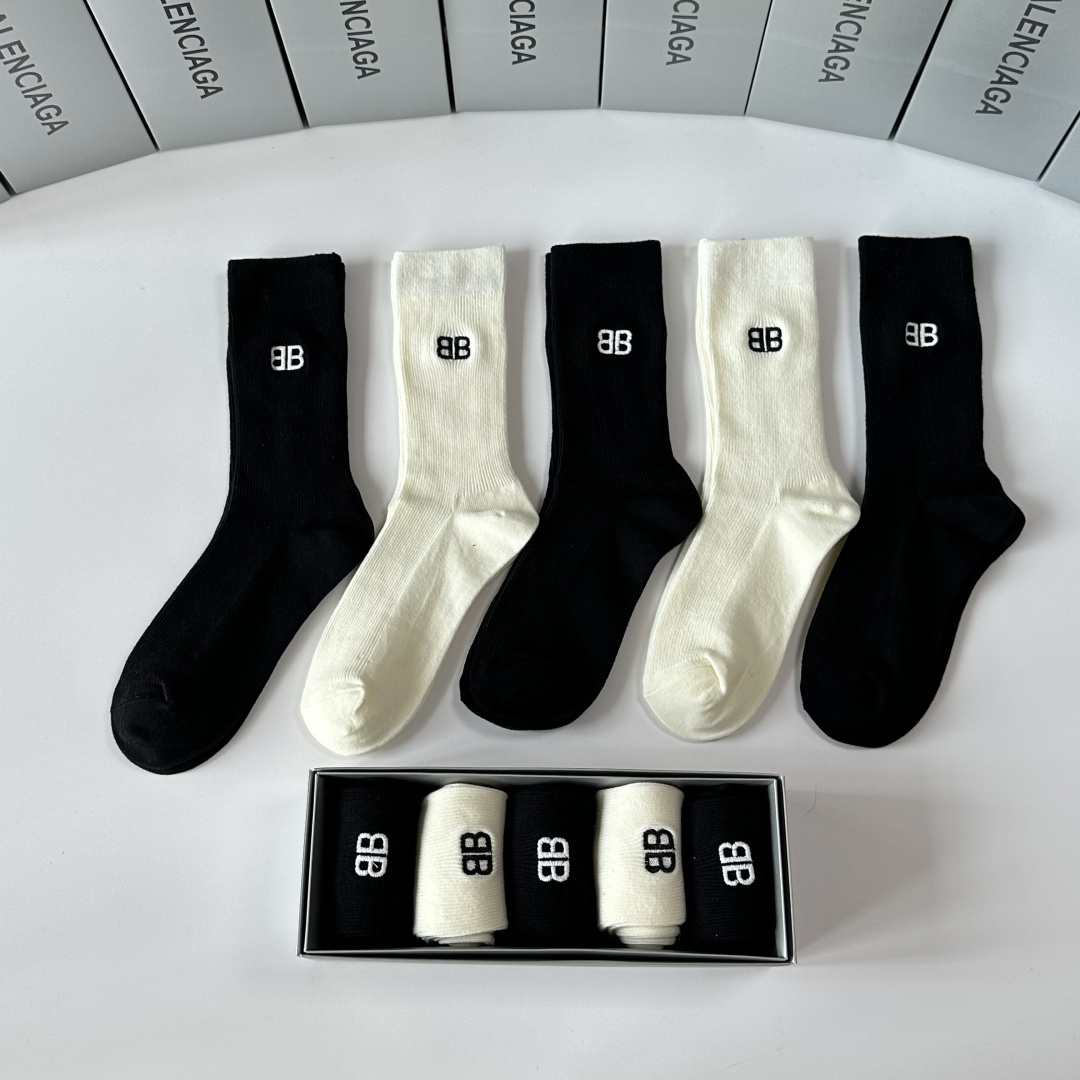 💛配包装Balenciaga （巴黎世家）新款羊绒中长款堆堆袜袜子！一盒五双， 专柜同步筒款袜子，💛大牌