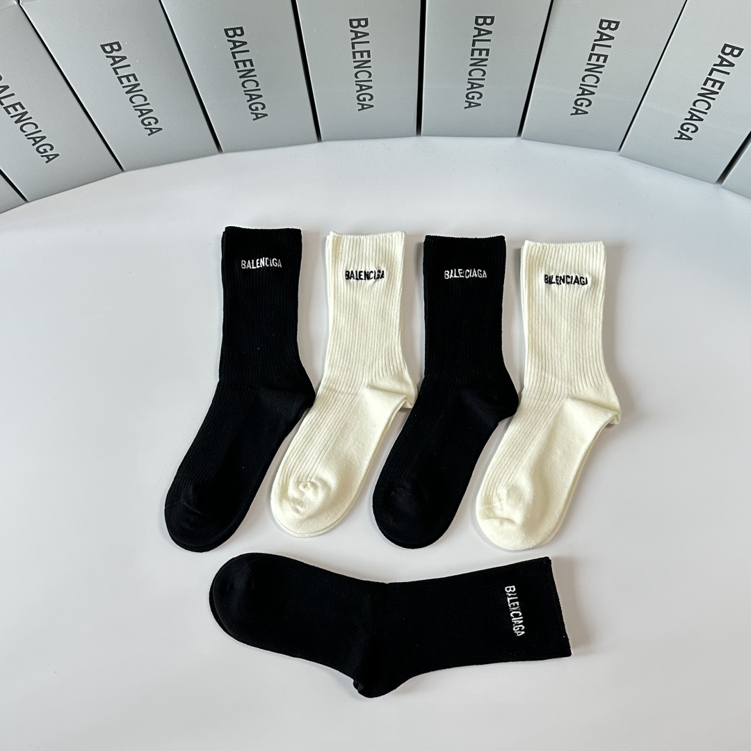 💛配专柜包装Balenciaga （巴黎世家）新款中长款堆堆袜袜子！一盒五双，专柜同步筒袜袜子，💛大牌出