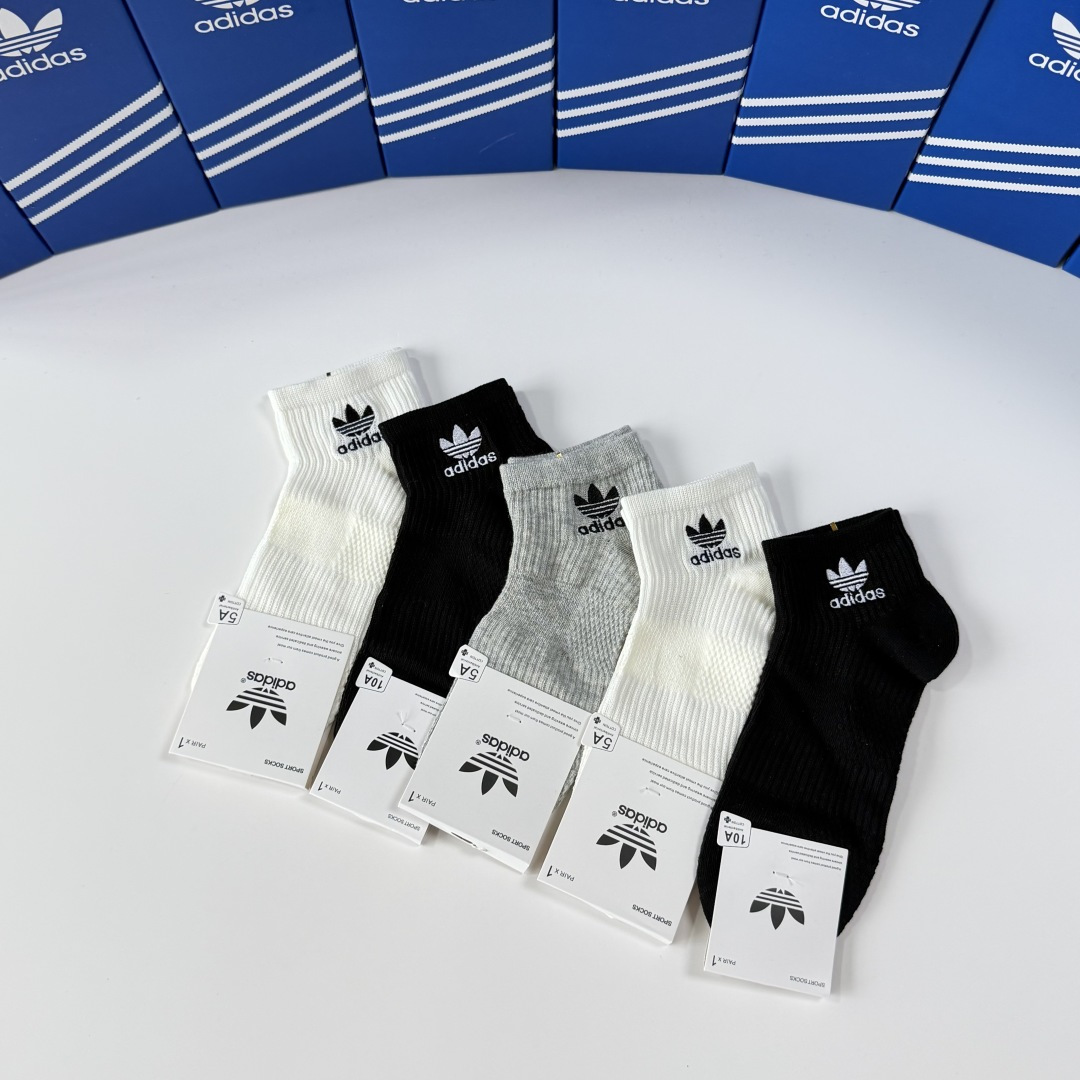 💛配包装Adidas（阿迪）新款经典刺绣中短款堆堆袜袜子！一盒五双， 专柜同步筒袜袜子，💛大牌出街，潮人