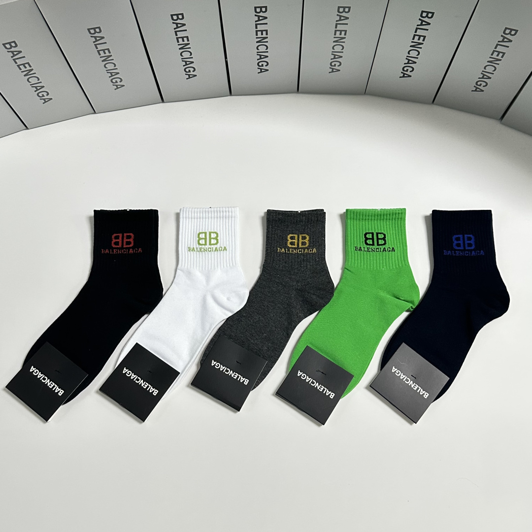 NO:813364,Specially packaged Balenciaga's new mid-length pile socks!  Five pairs in a box, synchronous tube socks at the counter, big brands out on the street, must-have socks for fashionistas, stockings, socks, balenciaga, balenciaga, socks19860909特 配包装 Balenciaga（巴黎世家）新款中长款堆堆袜袜子！一盒五双, 专柜同步筒款袜子,大牌出街,潮人必备超好搭袜子,丝袜,袜子,balenciaga,balenciaga,socks,accessory