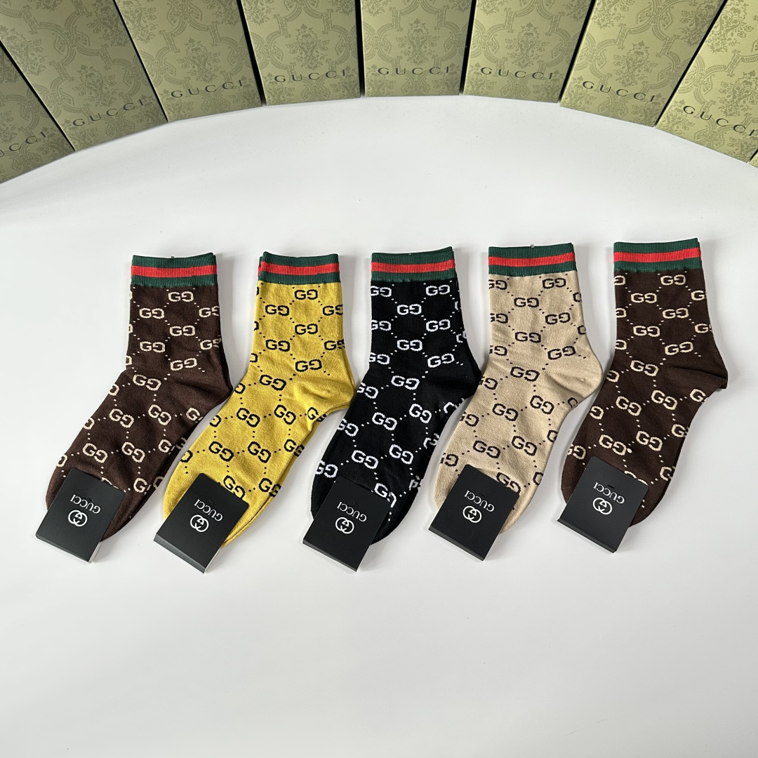 NO:813448,Specially equipped with counter packaging Gucci's new mid-length pile socks!  Five pairs in a box, counter-synchronized tube socks, big brands out on the street, a must-have for fashionistas, super easy to match. Socks, stockings, socks, gucci, gucci, socks19860909特 配专柜包装 Gucci（古驰）新款中长款堆堆袜袜子！一盒五双,专柜同步筒袜袜子,大牌出街,潮人必备超好搭.袜子,丝袜,袜子,gucci,gucci,socks,accessory