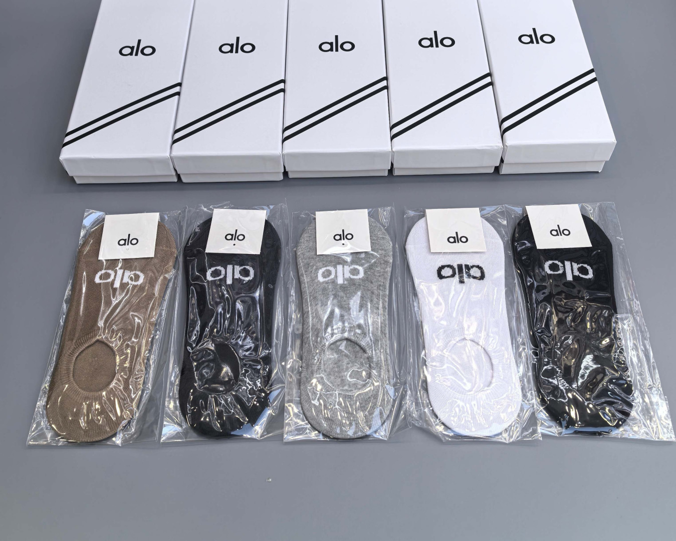 💛配包装ALO（阿洛）新款船袜堆堆袜袜子！一盒五双， 专柜同步筒款袜子，💛大牌出街，潮人必备。超好搭