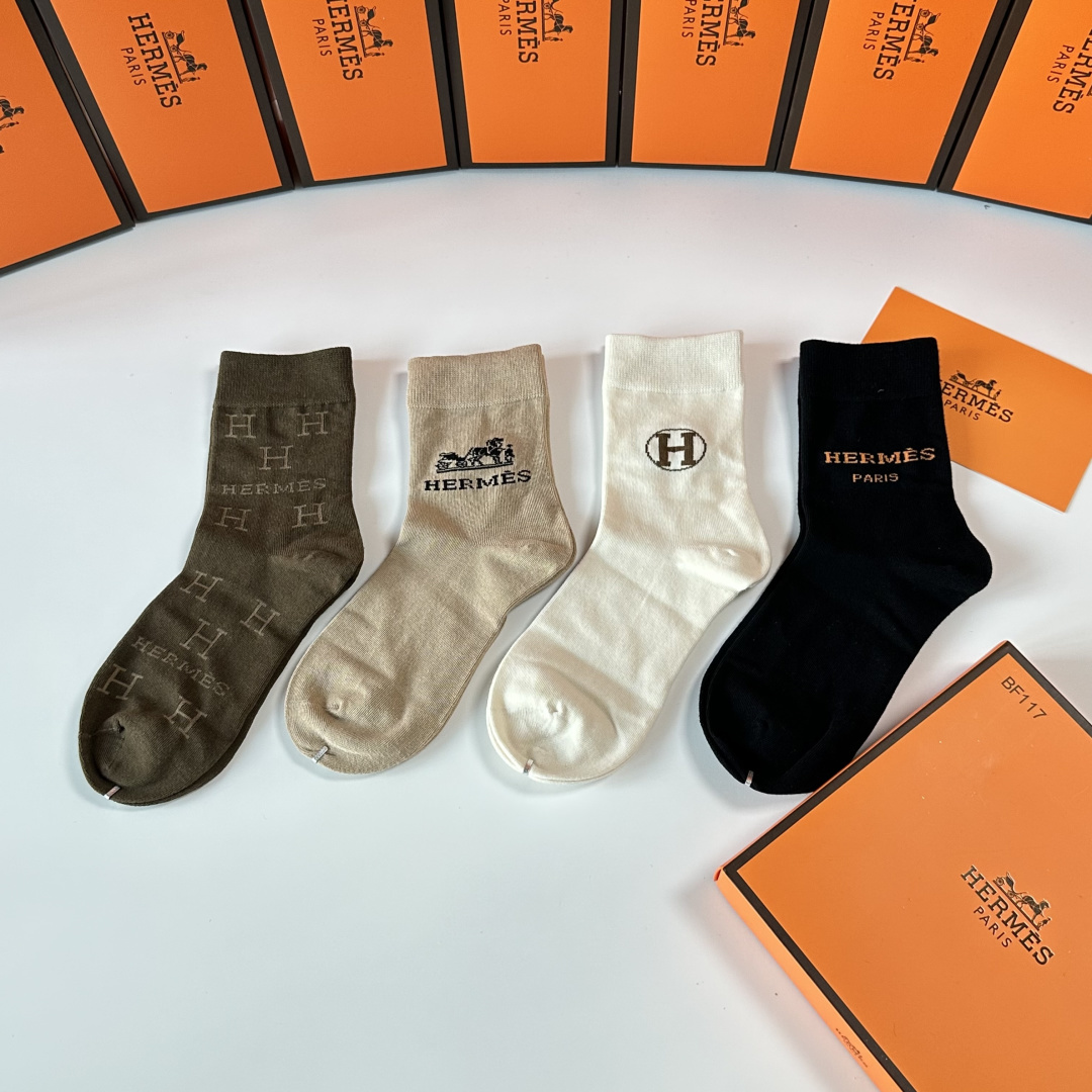 💛配专柜包装Hermes （爱马仕）新款礼盒装中长款堆堆袜袜子！一盒四双，专柜同步筒袜袜子，💛大牌出街，