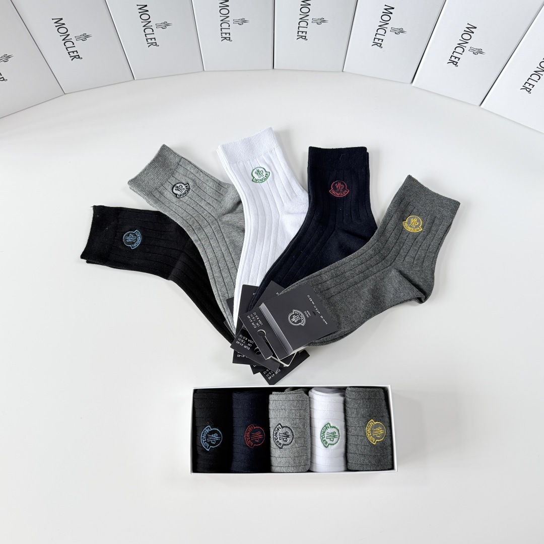 💛配包装MONCLER（蒙口）新款经典刺绣中长款堆堆袜袜子！一盒五双， 专柜同步筒袜袜子，💛大牌出街，潮