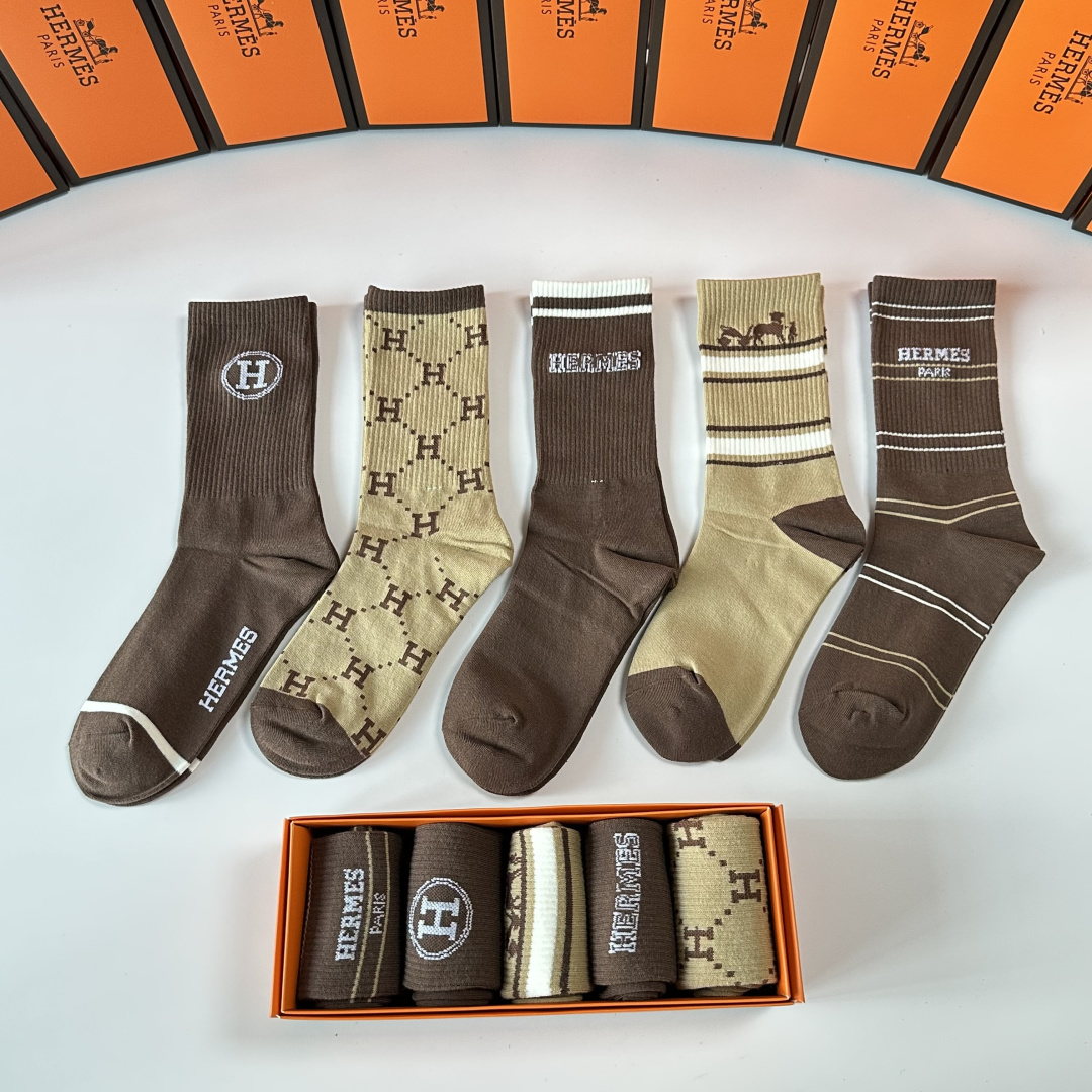 💛配包装Hermes （爱马仕）新款中长款堆堆袜袜子！一盒五双， 专柜同步筒款袜子，💛大牌出街，潮人必备