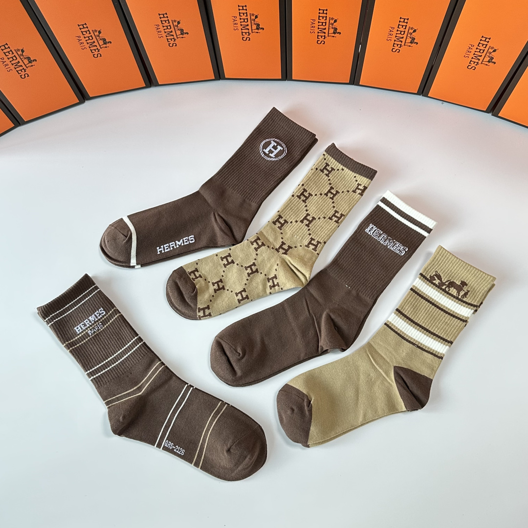 💛配包装Hermes （爱马仕）新款中长款堆堆袜袜子！一盒五双， 专柜同步筒款袜子，💛大牌出街，潮人必备