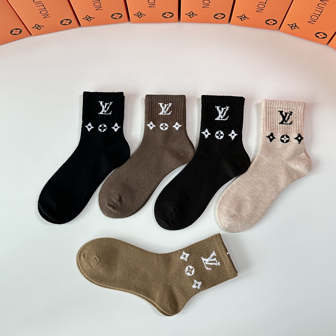 💛配专柜包装LV（路易威登）新款羊毛中长款堆堆袜袜子！一盒五双，专柜同步筒袜袜子，💛大牌出街，潮人必备。