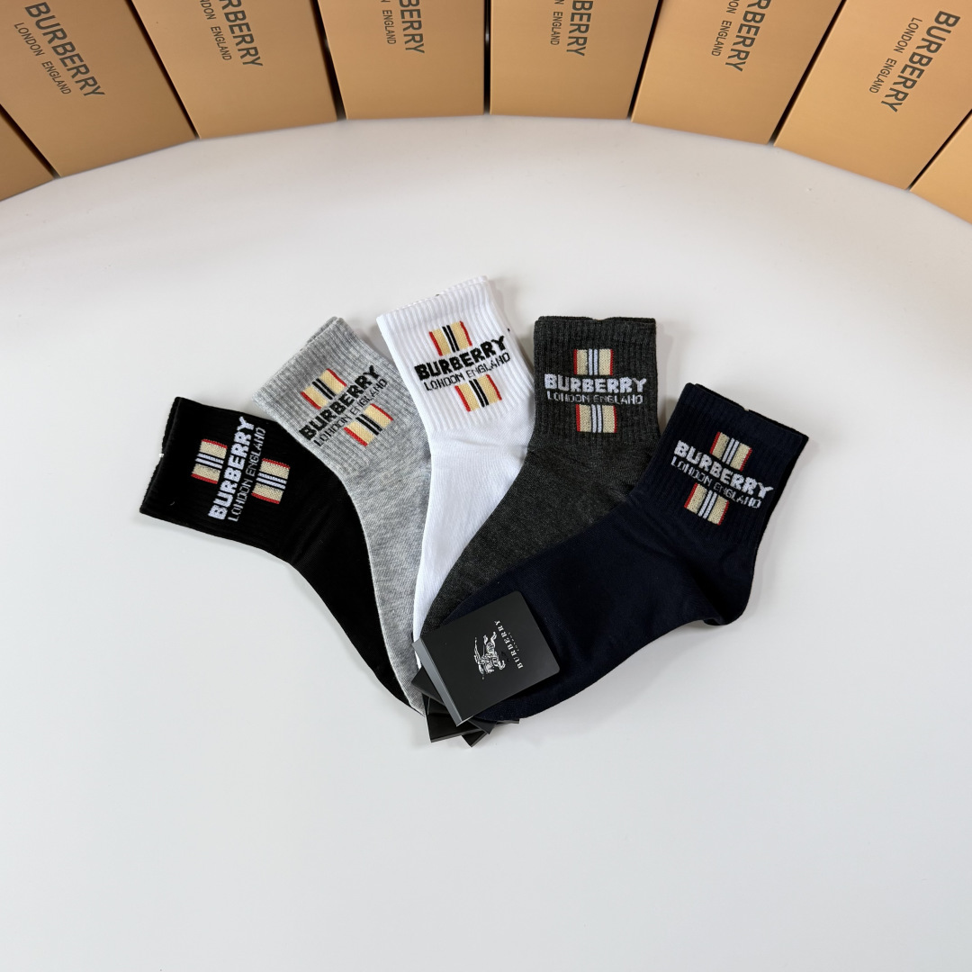 💛配包装Burberry （巴宝莉）新款经典中长款堆堆袜袜子！一盒五双， 专柜同步筒袜袜子，💛大牌出街，