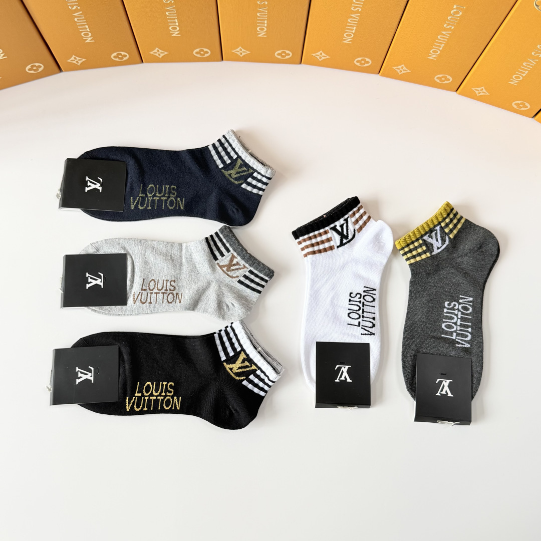 💛配专柜包装LV（路易威登）新款中短款堆堆袜袜子！一盒五双，专柜同步筒袜袜子，💛大牌出街，潮人必备。超好