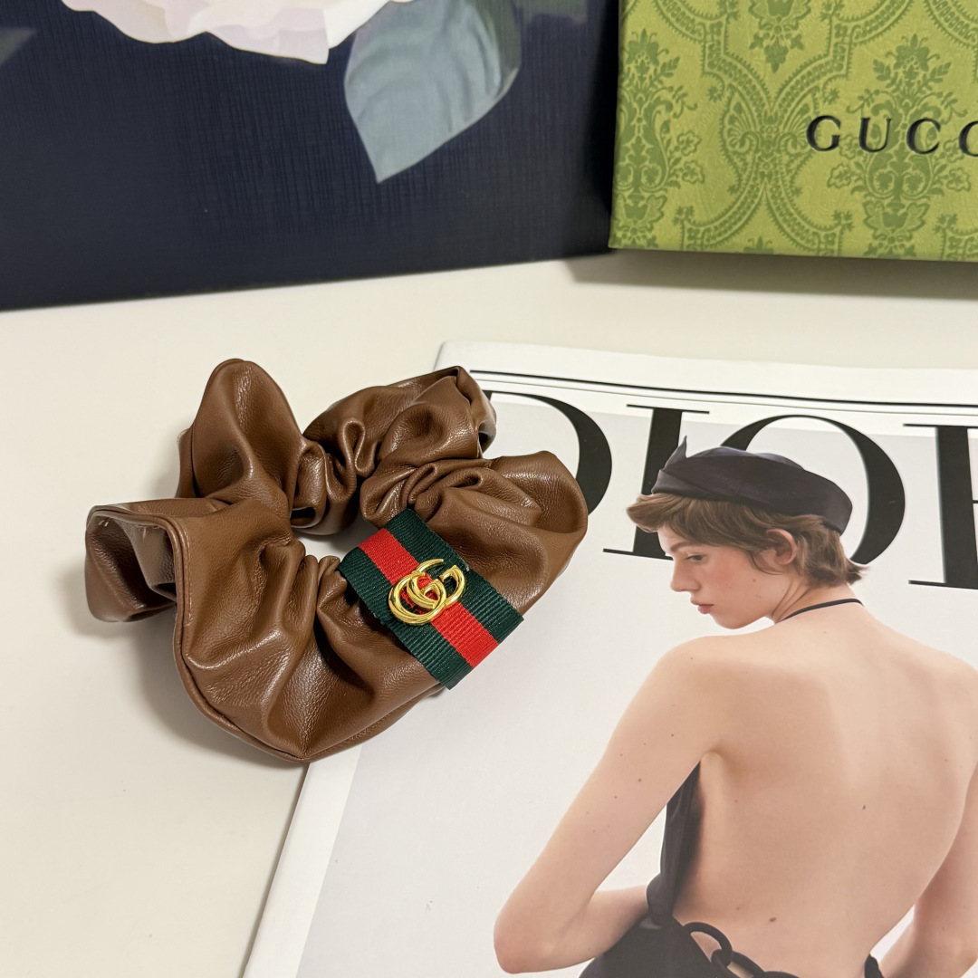 NO:852809,Specially equipped with counter packaging. Gucci's latest lambskin light luxury hair band. Little fairies can get it now. Special material. No hair. Can be salty or sweet ~ hairpins, hairpins, gucci, gucci, sheepskin, hairpins19860909特 配专柜包装 Gucci（古驰）最新小羊皮轻奢发圈 小仙女快入手 特殊材质 不嘞头 可盐可甜～发夹,发夹,gucci,gucci,sheepskin,hairpins,accessory